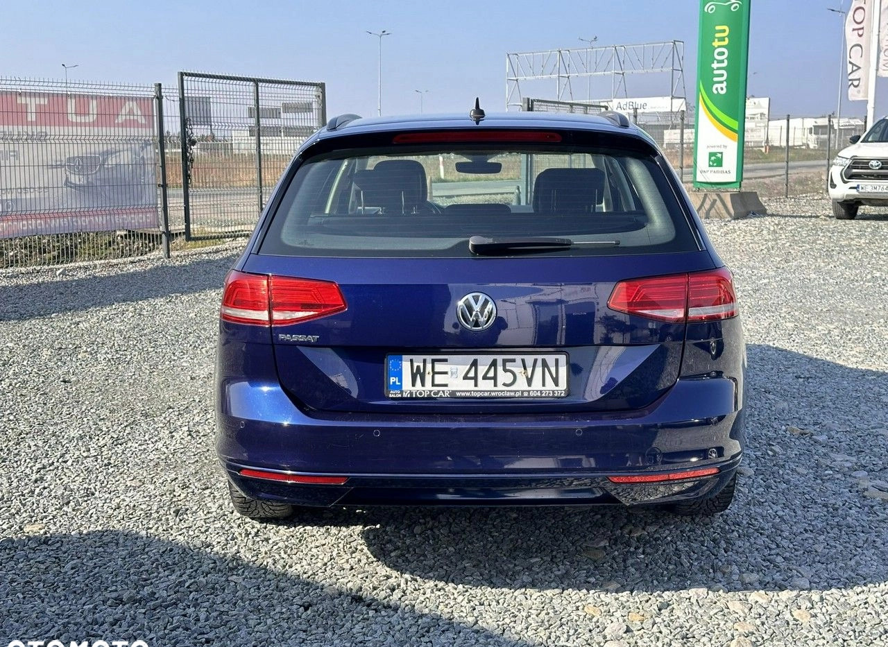 Volkswagen Passat cena 77900 przebieg: 130000, rok produkcji 2019 z Wojkowice małe 301